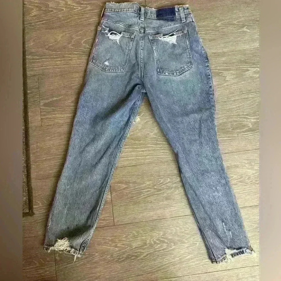 Abercrombie & Fitch High Rise Mom Jeans - short length - medium wash - 26 Short - Picture 3 of 10